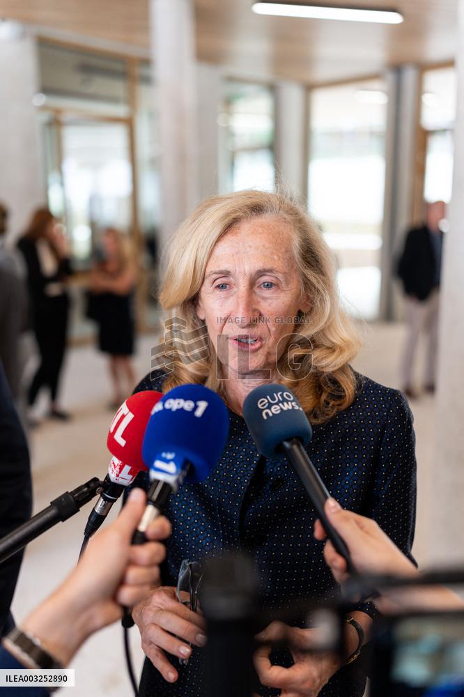 Nicole Belloubet Launches The Digital Break In Colleges - Massy