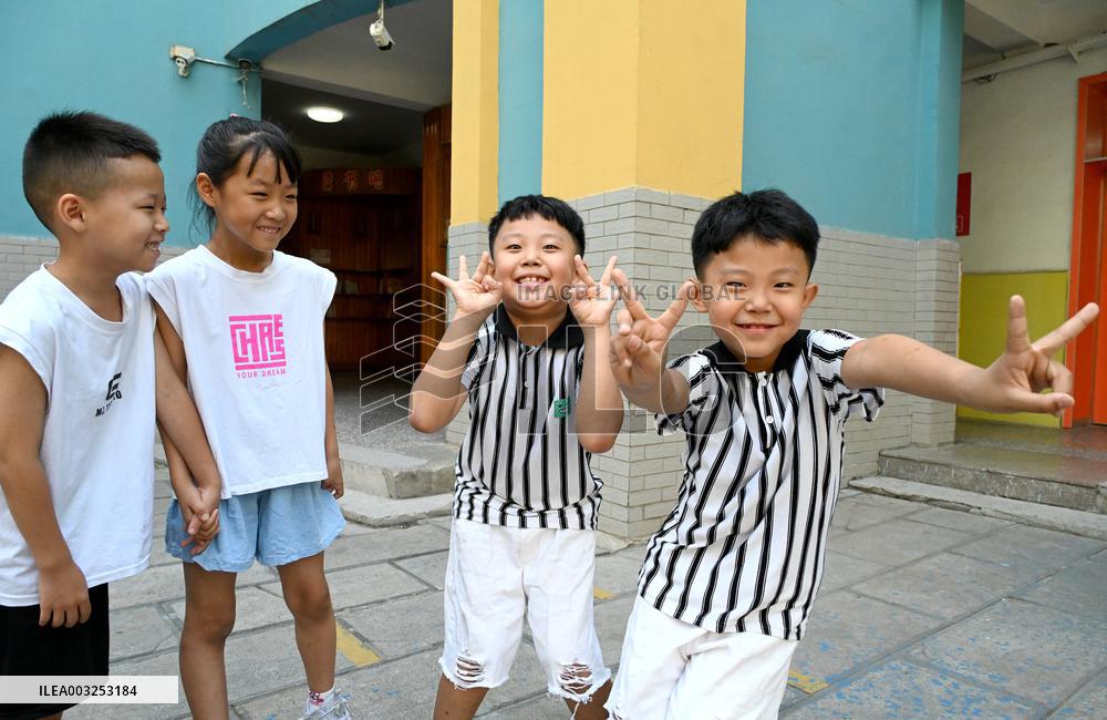Twins in Elementary School in Handan