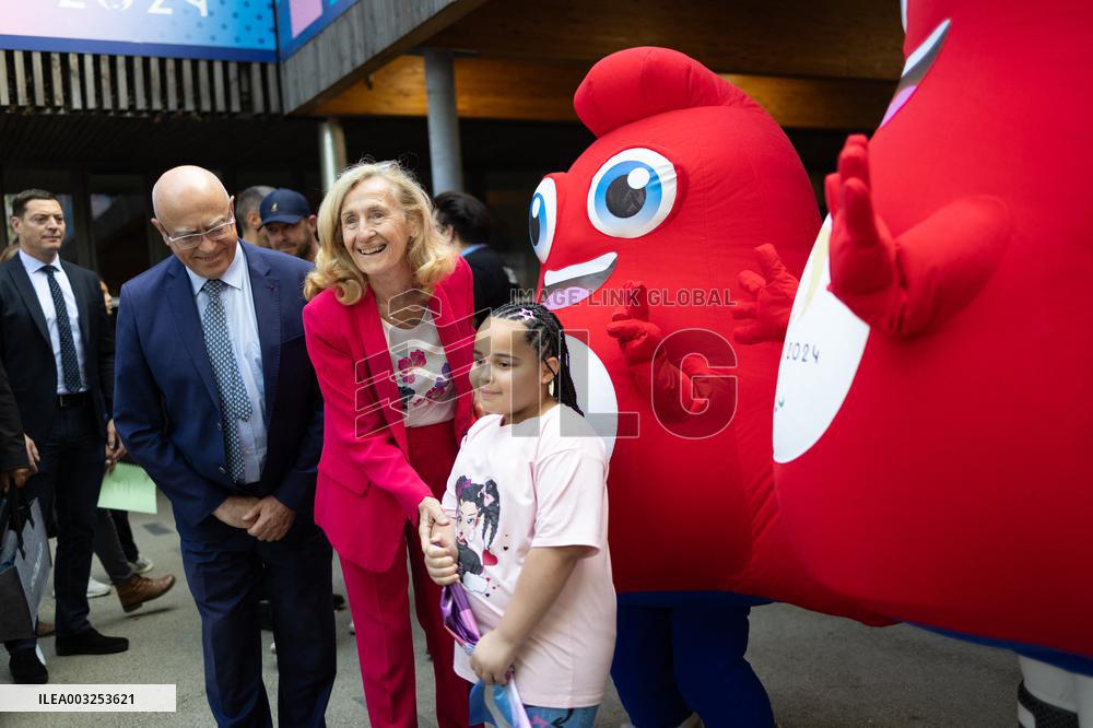 Mini Club in a School during the Paralympic Games - Paris