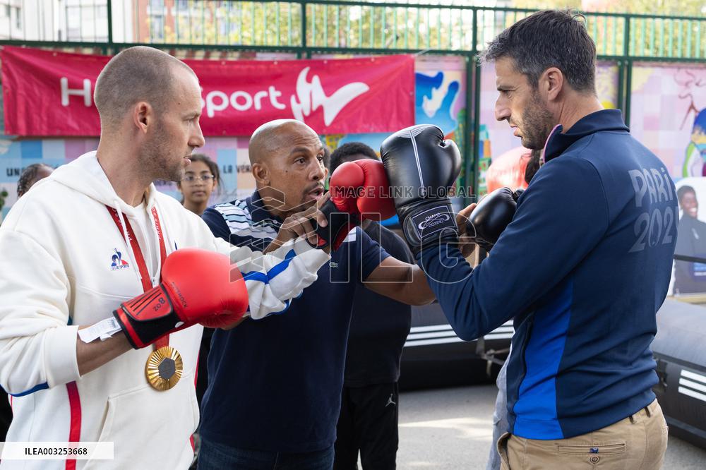 Mini Club in a School during the Paralympic Games - Paris