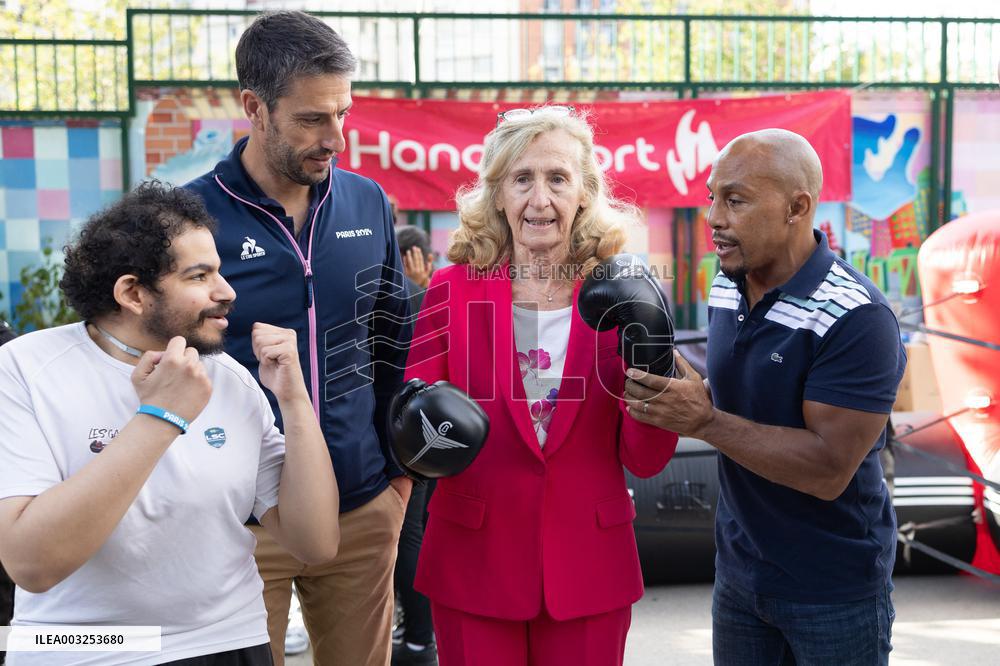 Mini Club in a School during the Paralympic Games - Paris