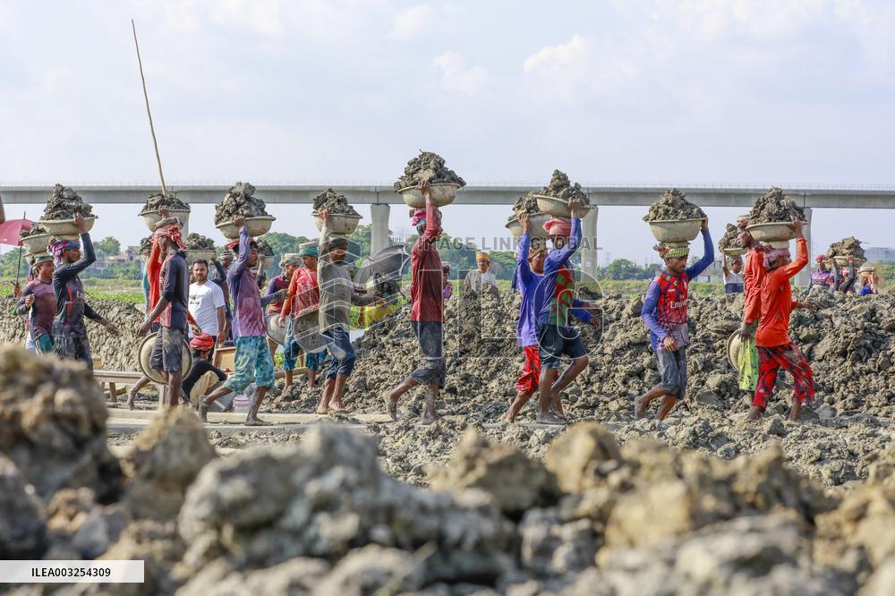 Workers Unload Earth From Meghna River - Dhaka