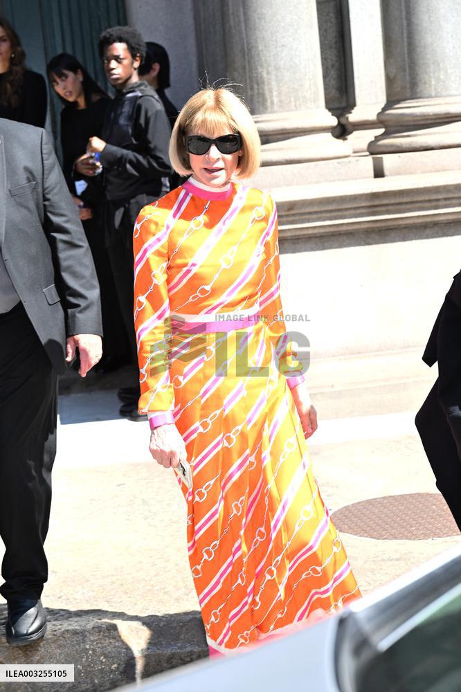 NYFW - Anna Wintour Outside Proenza Schouler
