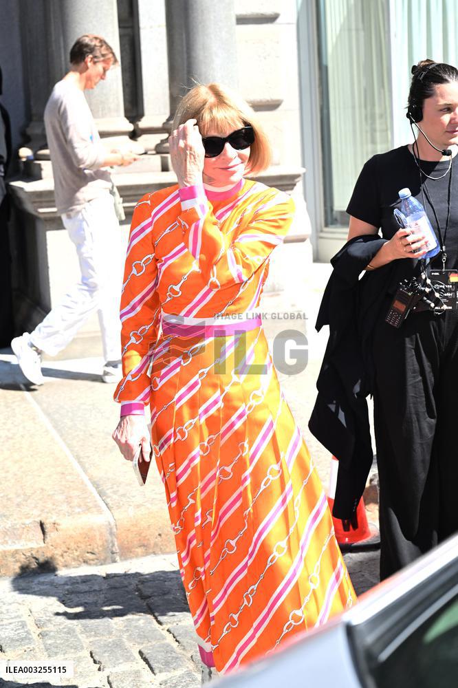 NYFW - Anna Wintour Outside Proenza Schouler