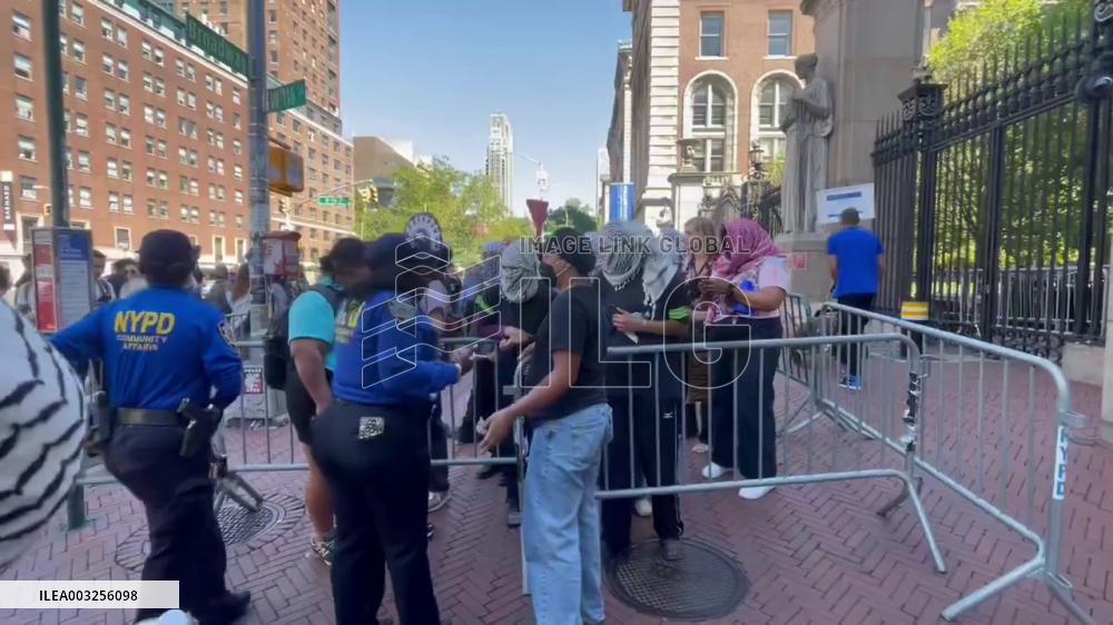 US: Anti-Israel Protesters Interrupt Columbia Uni Classes With Vandalism And Picket Line 2
