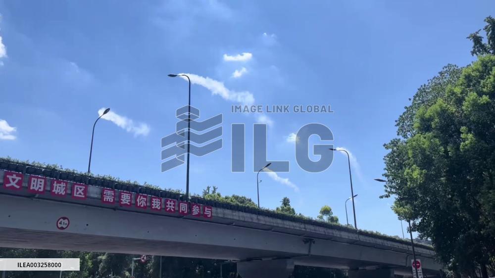 China: Steaming Streetlights In Chongqing Prompts Curiosity