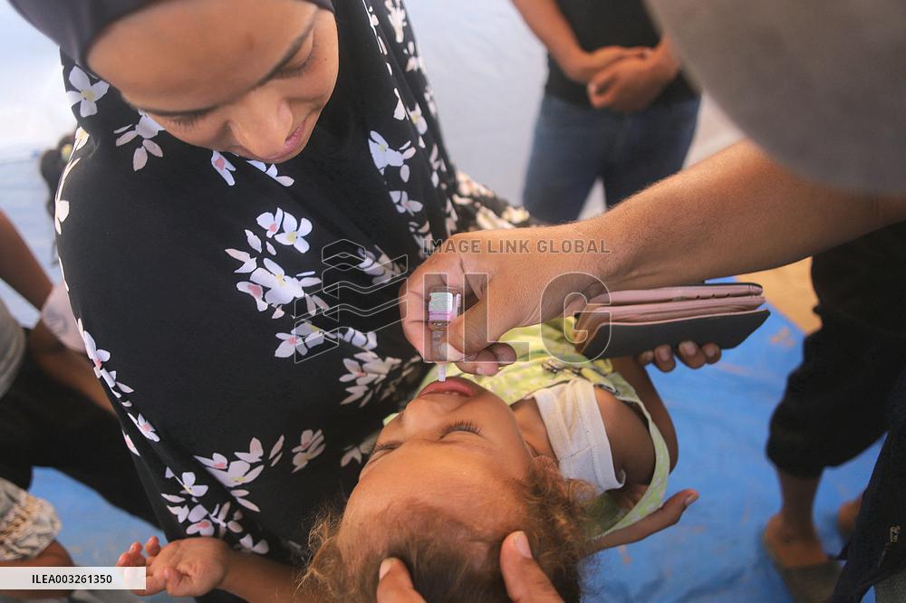 Children Given Polio Vaccine - Gaza