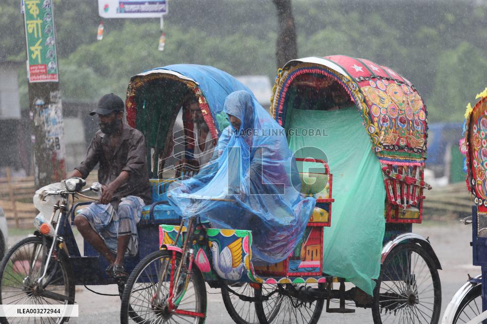 Downpour Hits Dhaka - Bangladesh