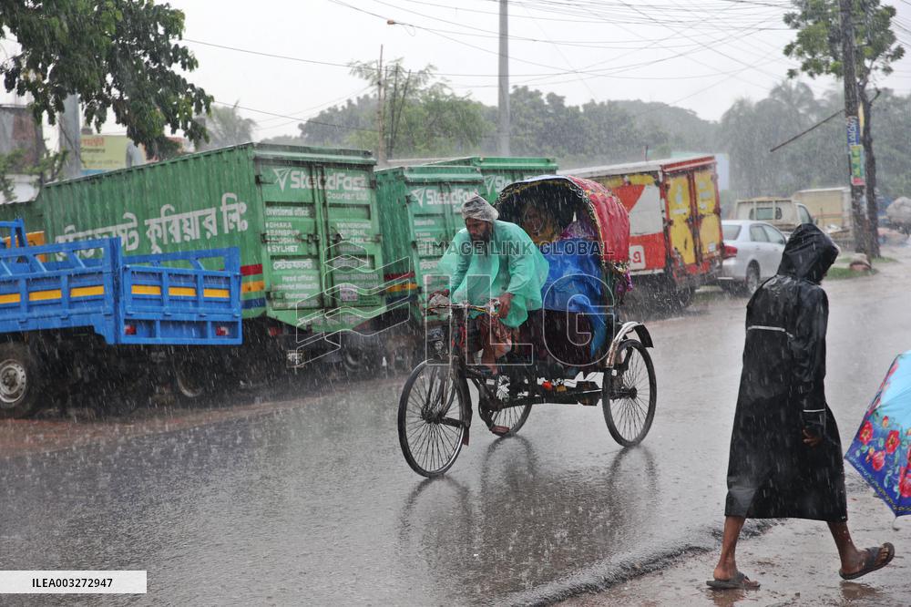 Downpour Hits Dhaka - Bangladesh