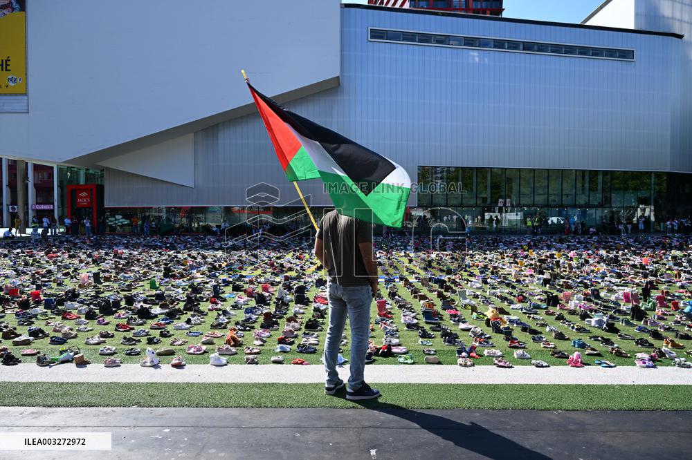 Thousands Of Shoes Laid Out As Memorial To Children Killed In Gaza - Rotterdam