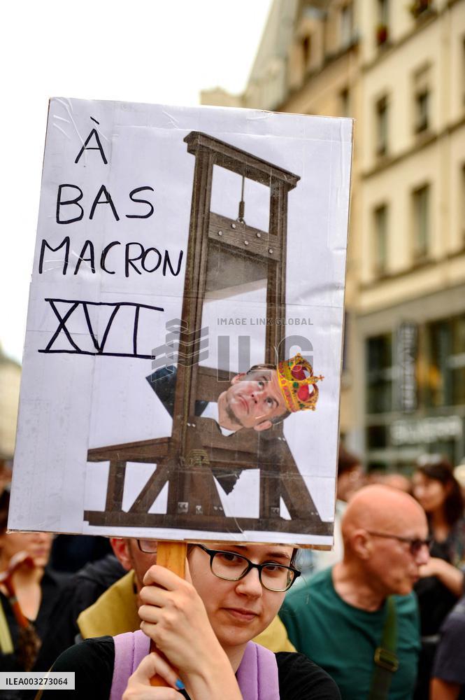 Rally Against The President's Forceful Blow - Paris