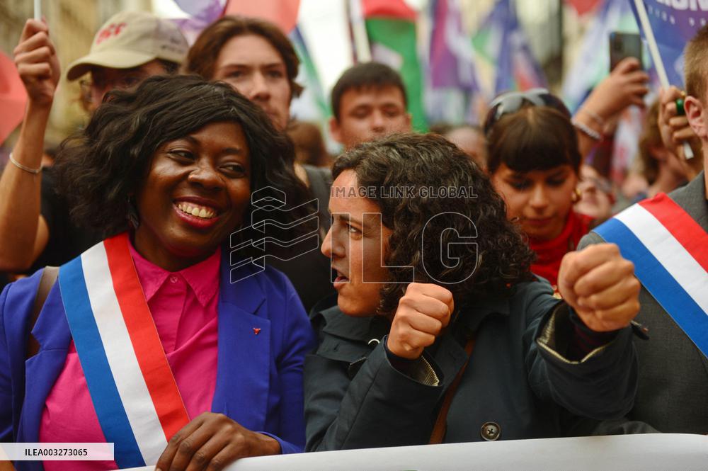 Rally Against The President's Forceful Blow - Paris