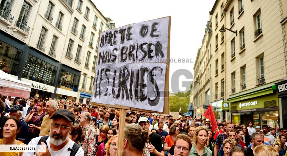 Rally Against The President's Forceful Blow - Paris