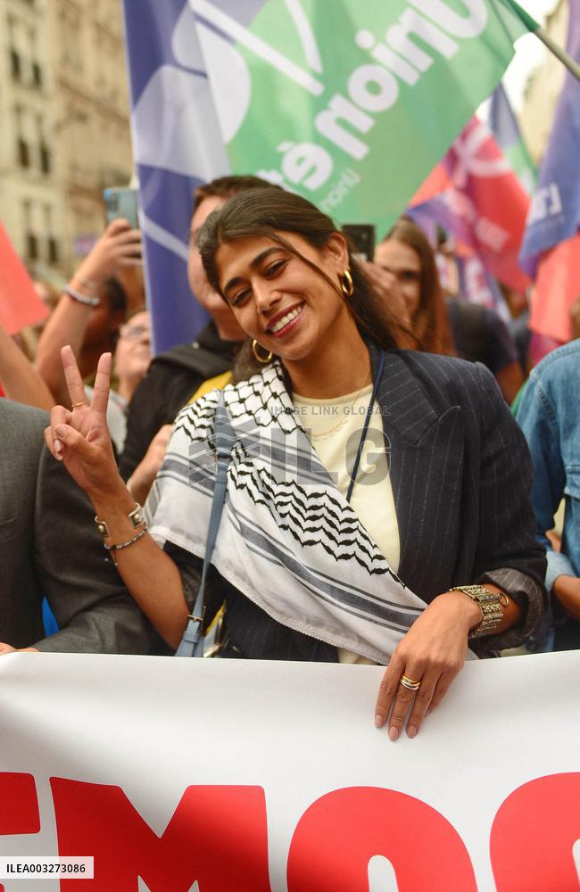 Rally Against The President's Forceful Blow - Paris