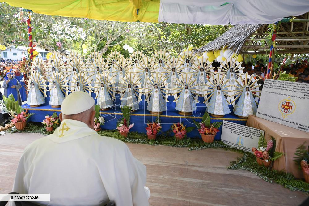 Pope Francis Meets Missionaries in Baro - Papua New Guinea
