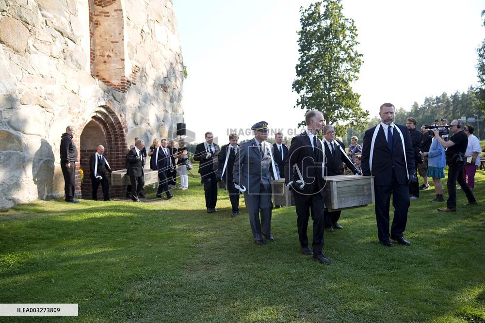 Finnish skulls are reburied