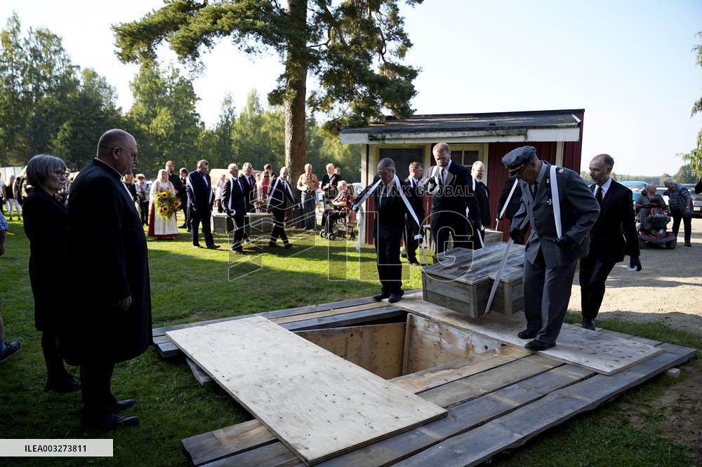 Finnish skulls are reburied