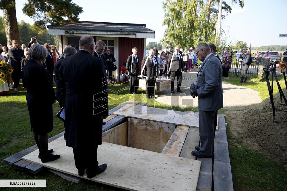 Finnish skulls are reburied