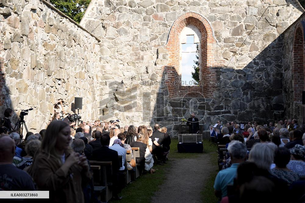 Finnish skulls are reburied