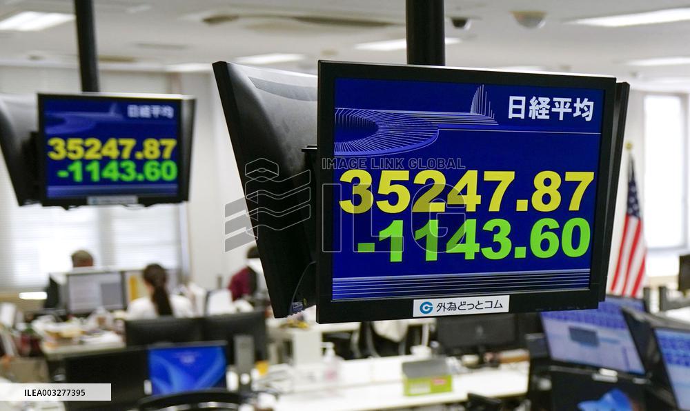 Tokyo stocks tumble