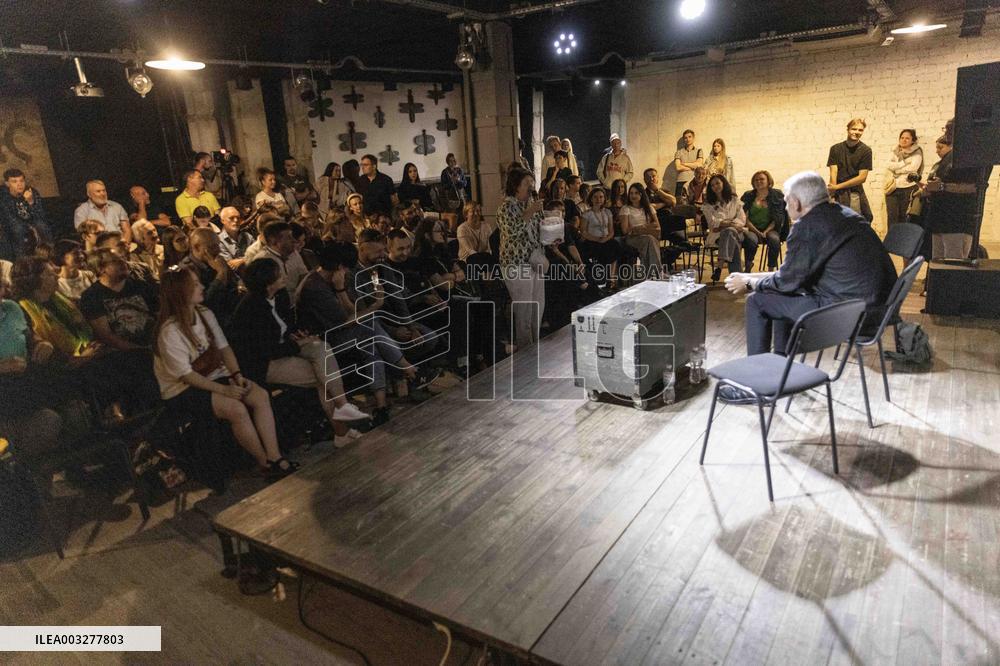 Timothy Snyder Meets With Intellectuals - Kharkiv