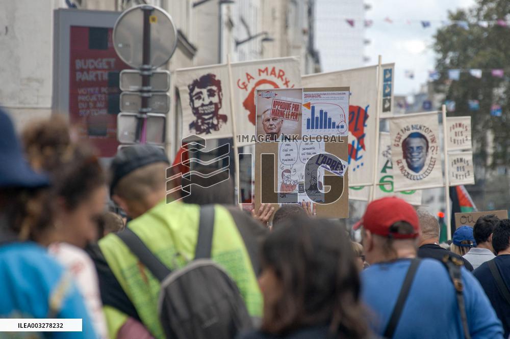 Rally Against The President's Forceful Blow - Paris
