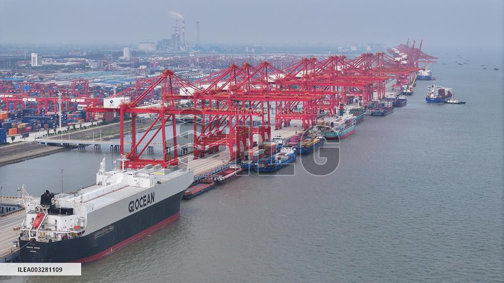 China's Trade in Goods Imports And Exports Total Value Growth