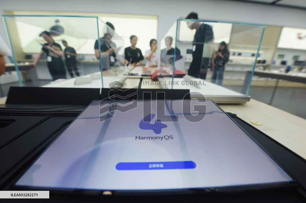 World's First Triple Foldable Screen Phone Huawei Mate XT