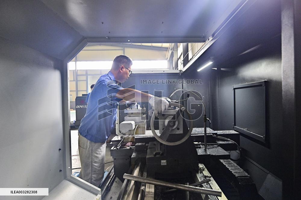 China Manufacturing Value Added Ranks First in The World