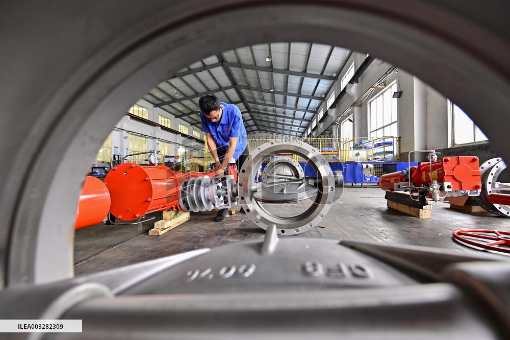 China Manufacturing Value Added Ranks First in The World