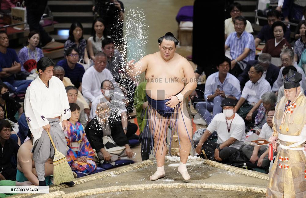 Sumo: Tamawashi sets record for most consecutive bouts