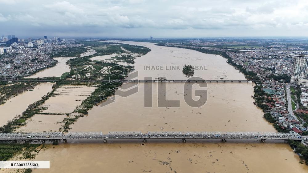 Flood Waters Threaten Central Hanoi - Vietnam