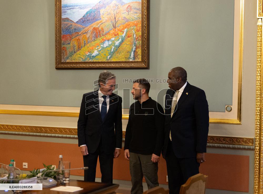 US And UK Diplomats Offer Aid - Kyiv