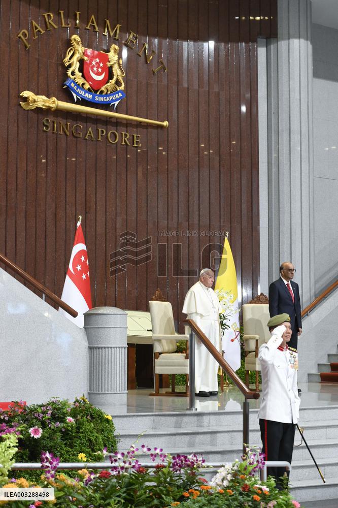 Pope Francis Welcomed In Singapour