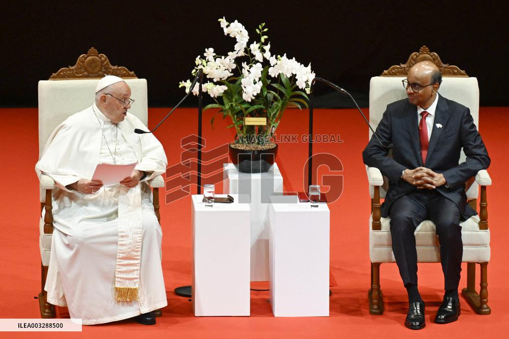 Pope Francis Welcomed In Singapour