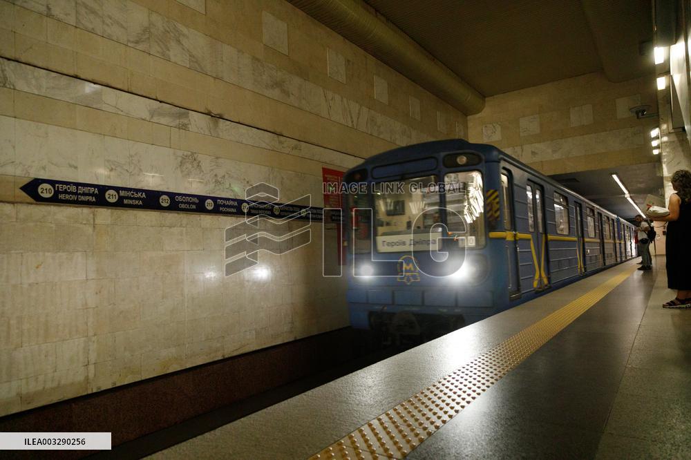 Traffic resumes between Demiivska and Lybidska metro stations in Kyiv