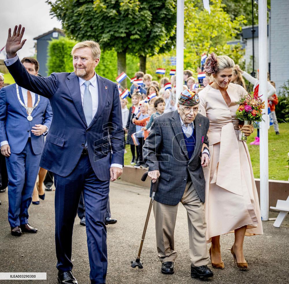 Royals At 80 Years Of Freedom - Mesch