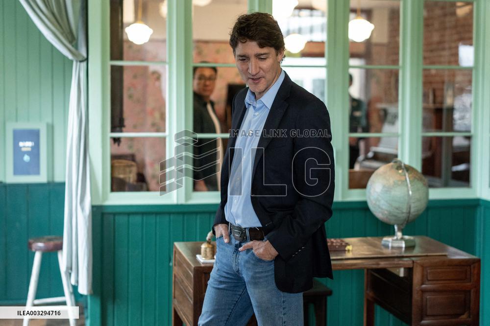 Trudeau Tours Chinese Canadian Museum - Vancouver