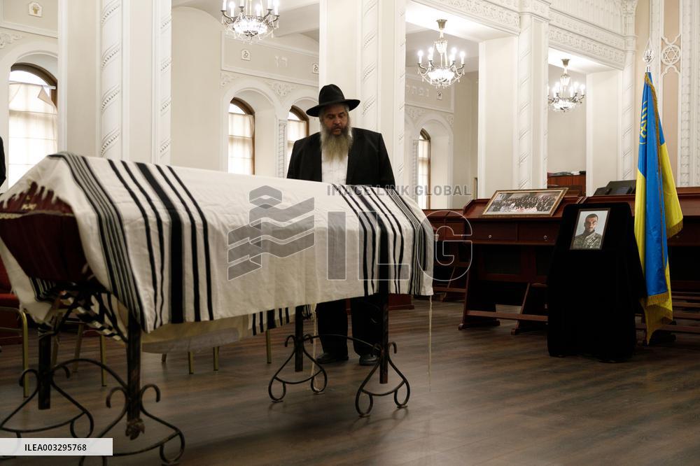 Memorial service for son of Ukraines Chief Rabbi in Kyiv