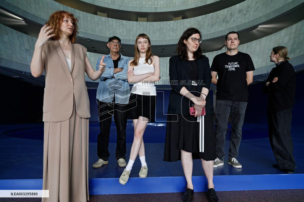 Retrospective exhibition of Ukrainian abstract artist Tiberii Silvashi in Kyiv