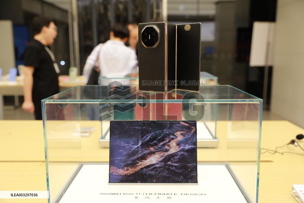Huawei Mate XT in Xi'an