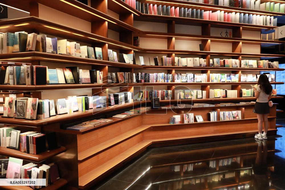 TSUTAYA BOOKS Close in Xi 'an