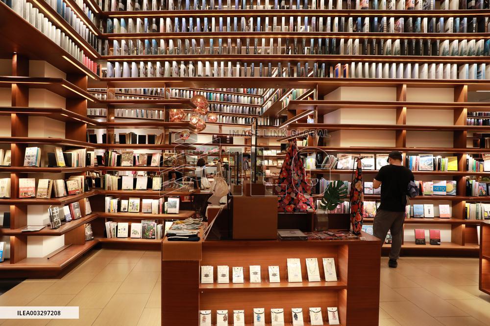 TSUTAYA BOOKS Close in Xi 'an