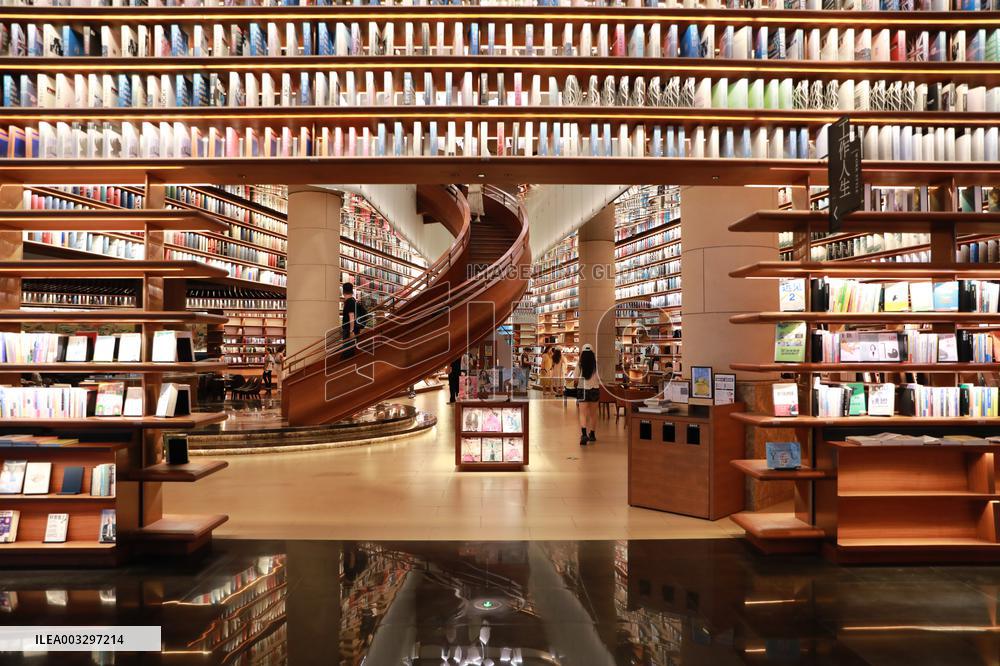 TSUTAYA BOOKS Close in Xi 'an