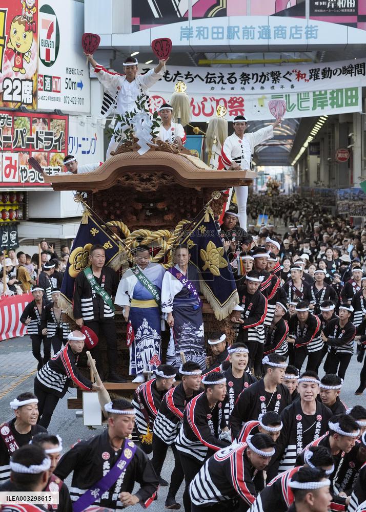 Float-pulling festival in Osaka