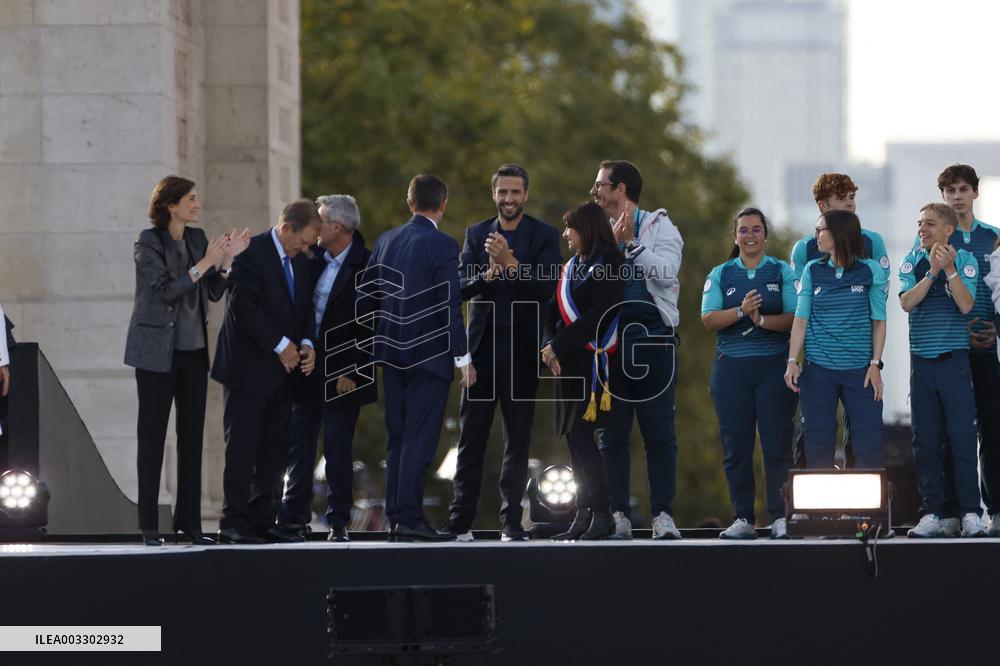 Parade Of French Athletes - Podium - Paris