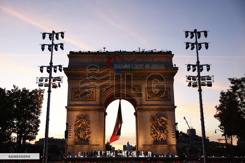 Parade Of French Athletes - Podium - Paris