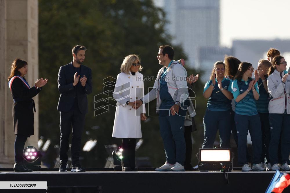 Parade Of French Athletes - Podium - Paris