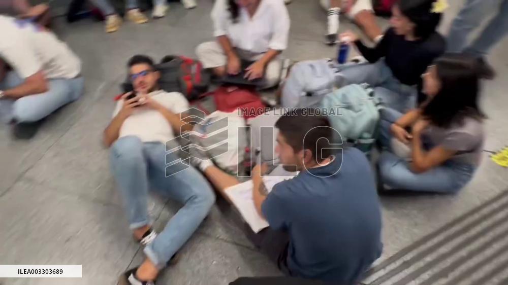 Spain: Signal Failure Causes Major Train Delays, Passengers Stranded At Madrid Atocha Station 2