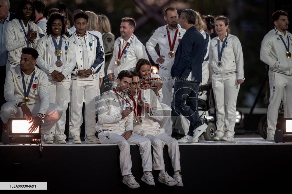 Parade Of French Athletes - Podium - Paris